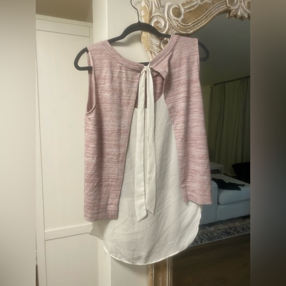 RW&Co sleeveless top. Size M. Purple/pink colour with white lining and bow - Picture 2 of 3